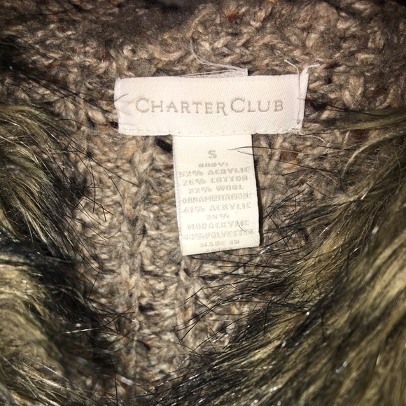 Fur Hooded Vest - Picture 3 of 4